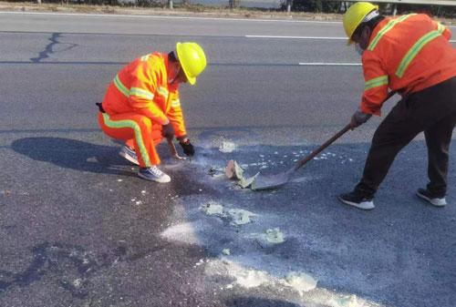 黄江镇公路下沉注浆加固施工